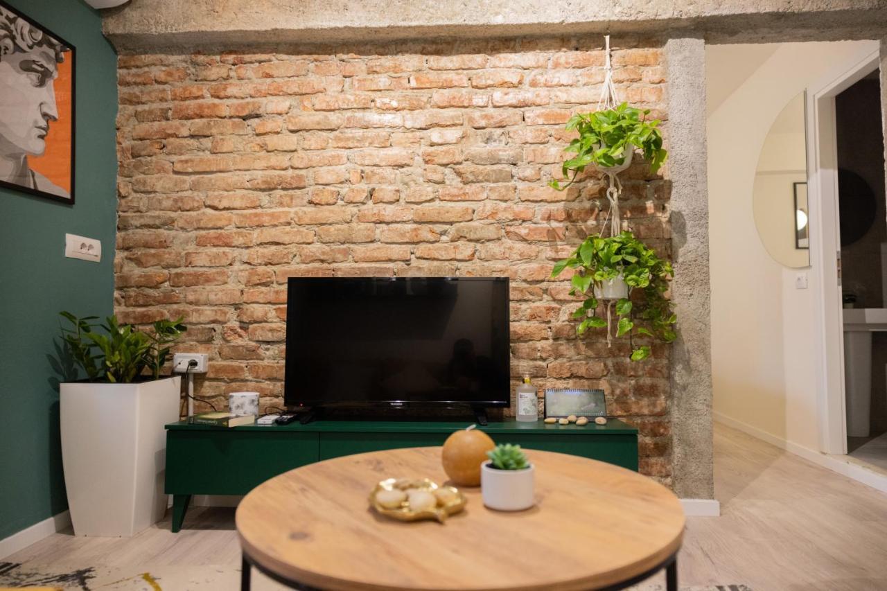 Three Doors Apartments, Kiwi 1+1 Apartment Tirana Kültér fotó